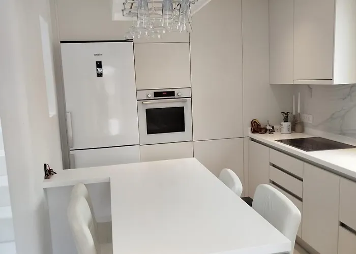 Villa Eidolion Essence